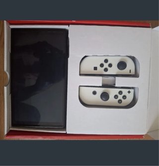 Nintendo Switch OLED Blanca y Negra + 2 Mandos
