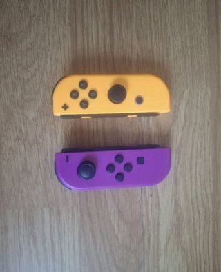 Nintendo Switch OLED Blanca y Negra + 2 Mandos
