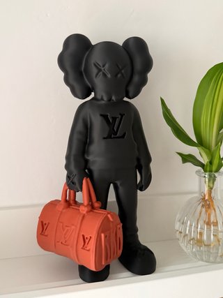 Figura Kaws x Louis Vuitton