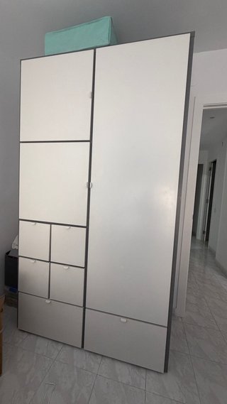 Armario modular IKEA blanco y gris