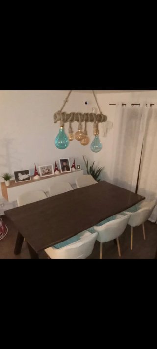 Mesa de comedor de madera con 2 extensiones.