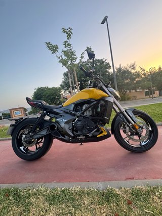 Zontes V310 Negra y Amarilla