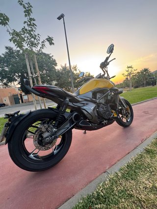 Zontes V310 Negra y Amarilla