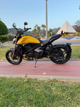 Zontes V310 Negra y Amarilla