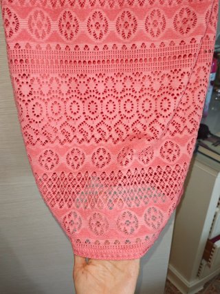 Vestido ajustado de encaje coral