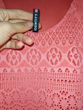 Vestido ajustado de encaje coral