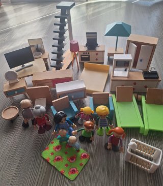 Casa de muñecas de madera con accesorios