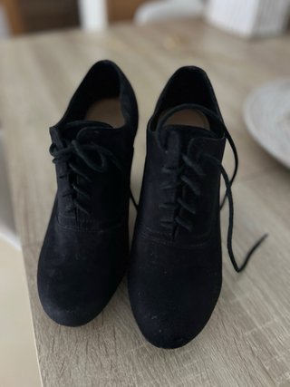 Botines negros con cordones