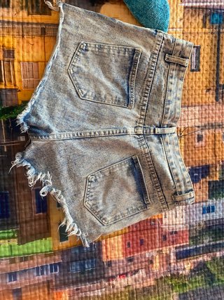 Shorts jeans strappati vita alta