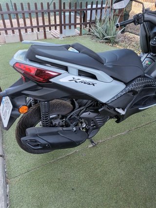 Yamaha XMAX 125 Maxi Scooter TECH MAX