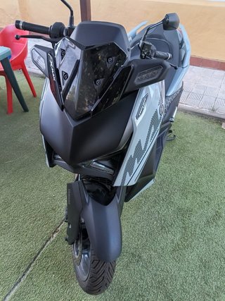 Yamaha XMAX 125 Maxi Scooter TECH MAX