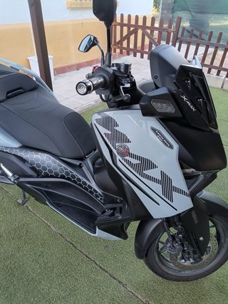Yamaha XMAX 125 Maxi Scooter TECH MAX