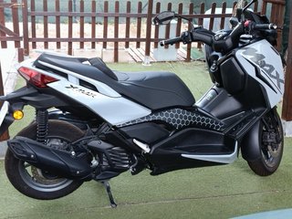 Yamaha XMAX 125 Maxi Scooter TECH MAX
