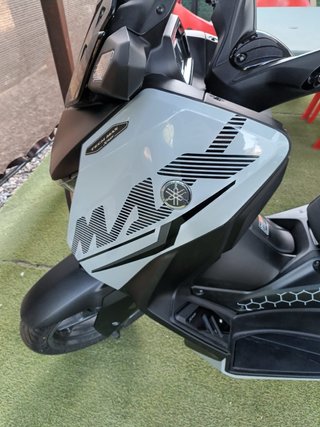 Yamaha XMAX 125 Maxi Scooter TECH MAX