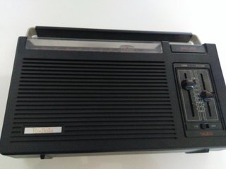Radio Radiola AM/FM Portátil Vintage Negra