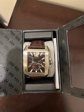 Reloj Guess Cuero Marrón y Plata