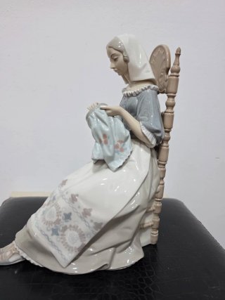 Figura Lladró "Bordadora Insular" 30 cm.