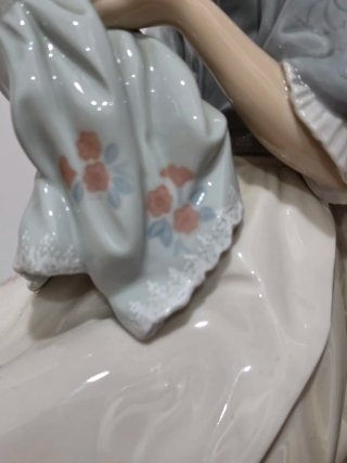 Figura Lladró "Bordadora Insular" 30 cm.
