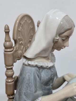 Figura Lladró "Bordadora Insular" 30 cm.