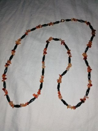 Collana pietre nere e arancioni