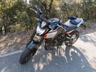 Kove NK Moto Naked Gris y Naranja