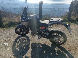 Kove NK Moto Naked Gris y Naranja