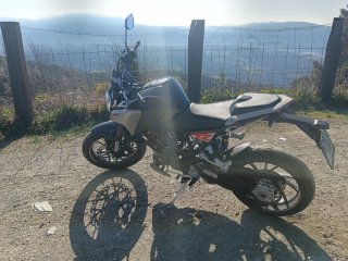 Kove NK Moto Naked Gris y Naranja