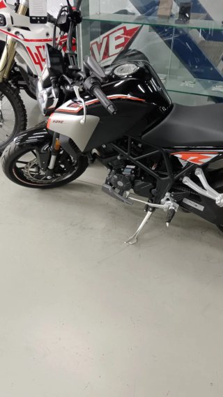 Kove NK Moto Naked Gris y Naranja
