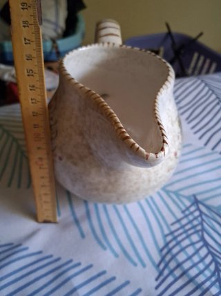 Brocca in ceramica decorata