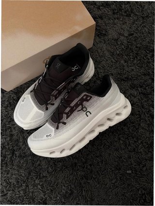 On Cloudmonster Taglia 45 Nero Bianco