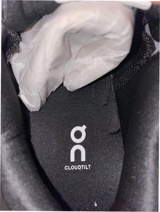 On Cloudmonster Talla 39 Negro Blanco