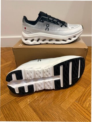 On Cloudmonster Talla 40 Negro Blanco