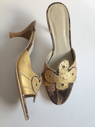 Sandalias Maridel Mules Y2K Oro Serpiente
