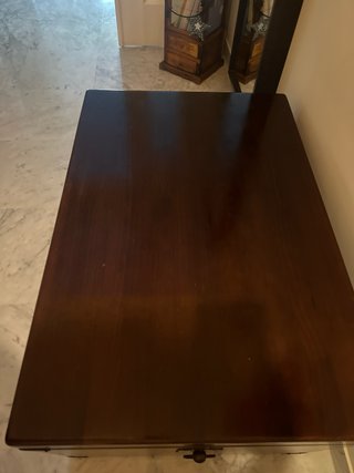 Baúl de madera con detalles rústicos