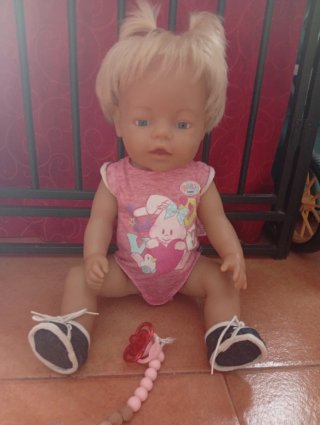 Muñeco Baby Born con chupetero