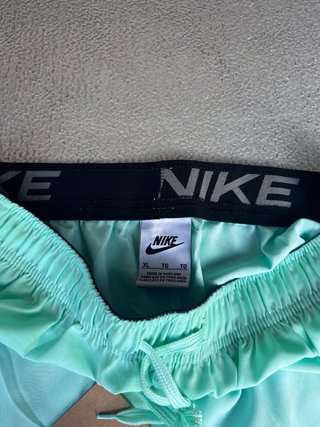 Pantalón corto deportivo Nike color verde azulado