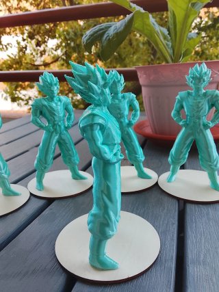 Figura Goku Impresa 3D