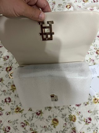 Bolso Tommy Hilfiger Beige y Dorado