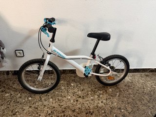 Bicicleta infantil Btwin blanca