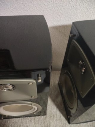Altavoces Yamaha Negros y Plateados