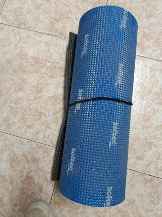 Esterilla azul para yoga o camping