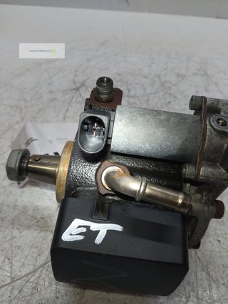 Bomba de alta presión Volkswagen Golf 2009-2012 1.6 TDI CAYA, CAY 03L130755E
