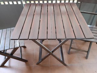 Conjunto mesa y sillas de madera