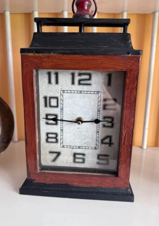 Reloj de mesa decorativo