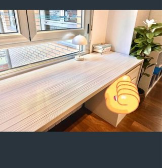 Escritorio moderno madera y blanco, impecable.