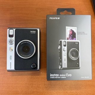 Fujifilm Instax Mini EVO.