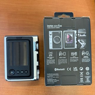 Fujifilm Instax Mini EVO.