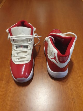 Jordan 11 Cherry Rojas y Blancas