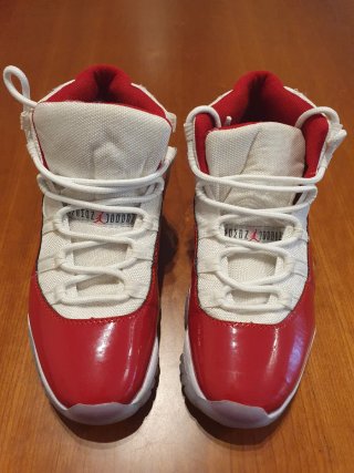 Jordan 11 Cherry Rojas y Blancas