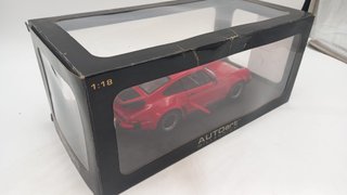 AA77982U Autoart Porsche 911 3.3 Turbo 1/18, conf